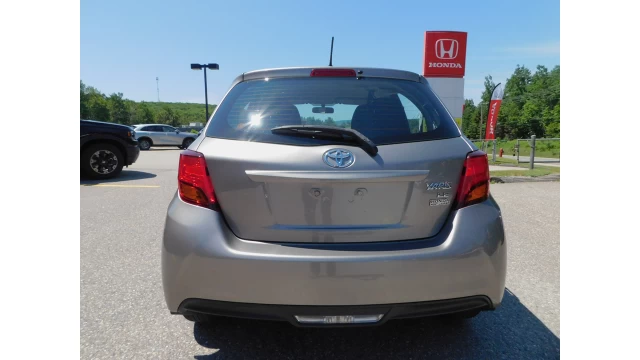 Toyota Yaris LE/SE 2015