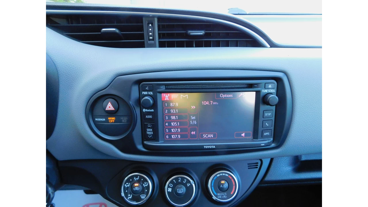 2015 Toyota Yaris LE/SE Image principale