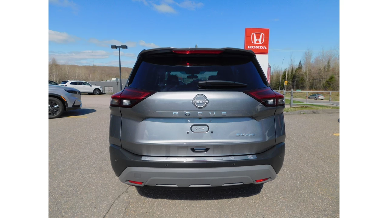 2022 Nissan Rogue SV Image principale