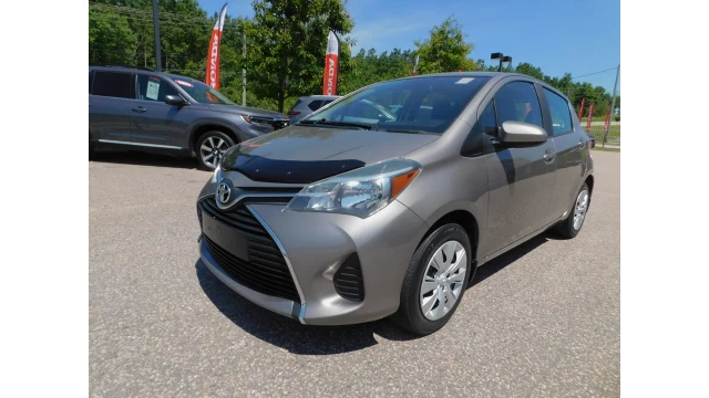 Toyota Yaris LE/SE 2015