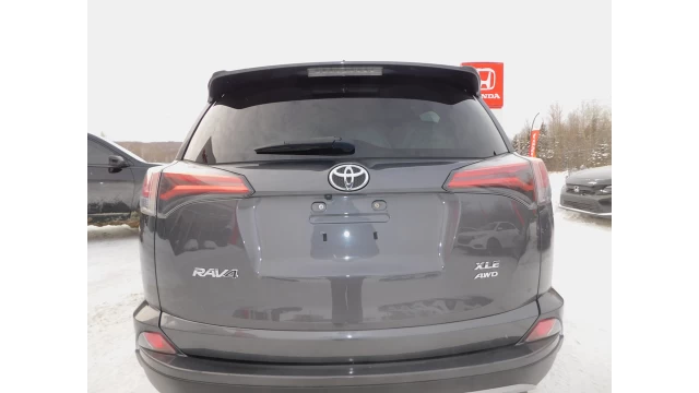 Toyota RAV4 XLE 2017