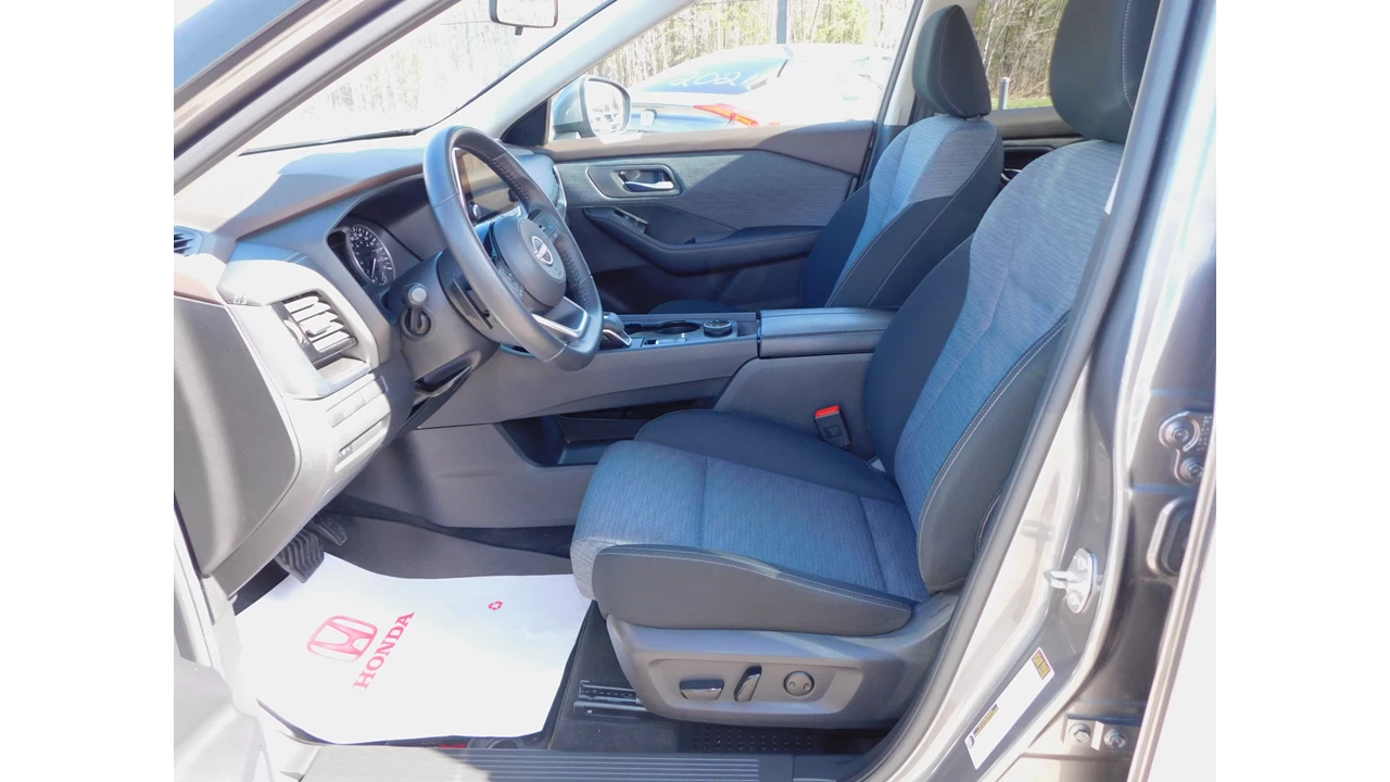 2022 Nissan Rogue SV Image principale