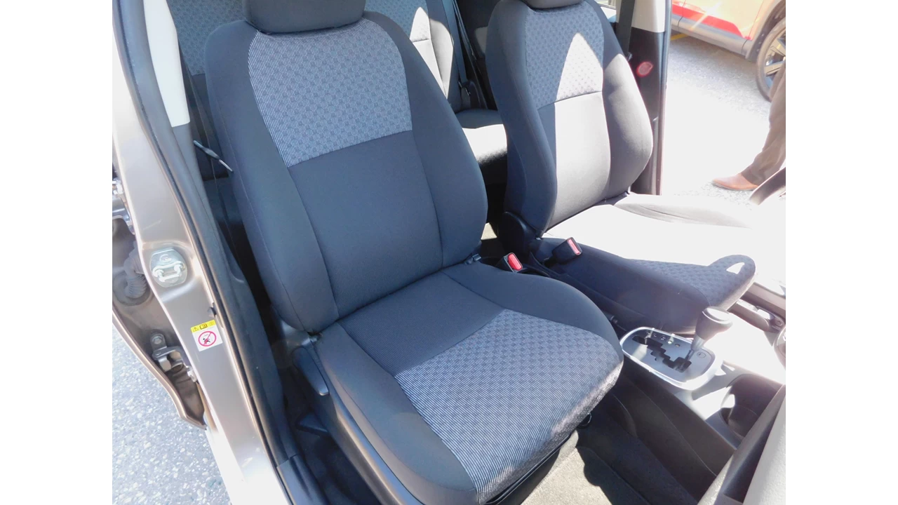 2015 Toyota Yaris LE/SE Image principale