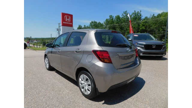 Toyota Yaris LE/SE 2015