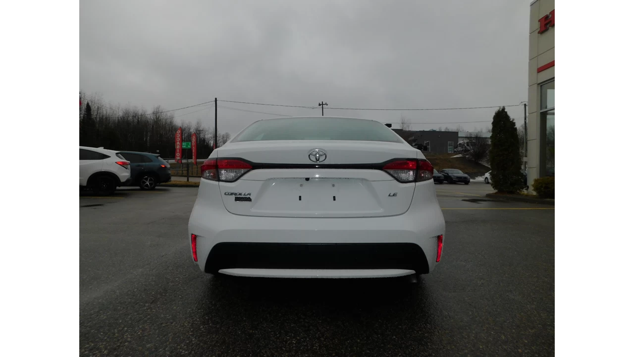 2021 Toyota Corolla LE Main Image