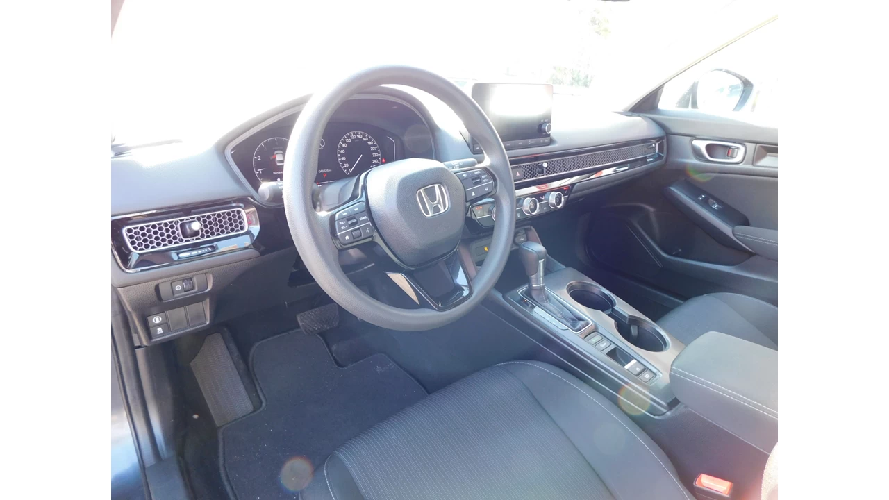 2024 Honda Civic LX-B Image principale