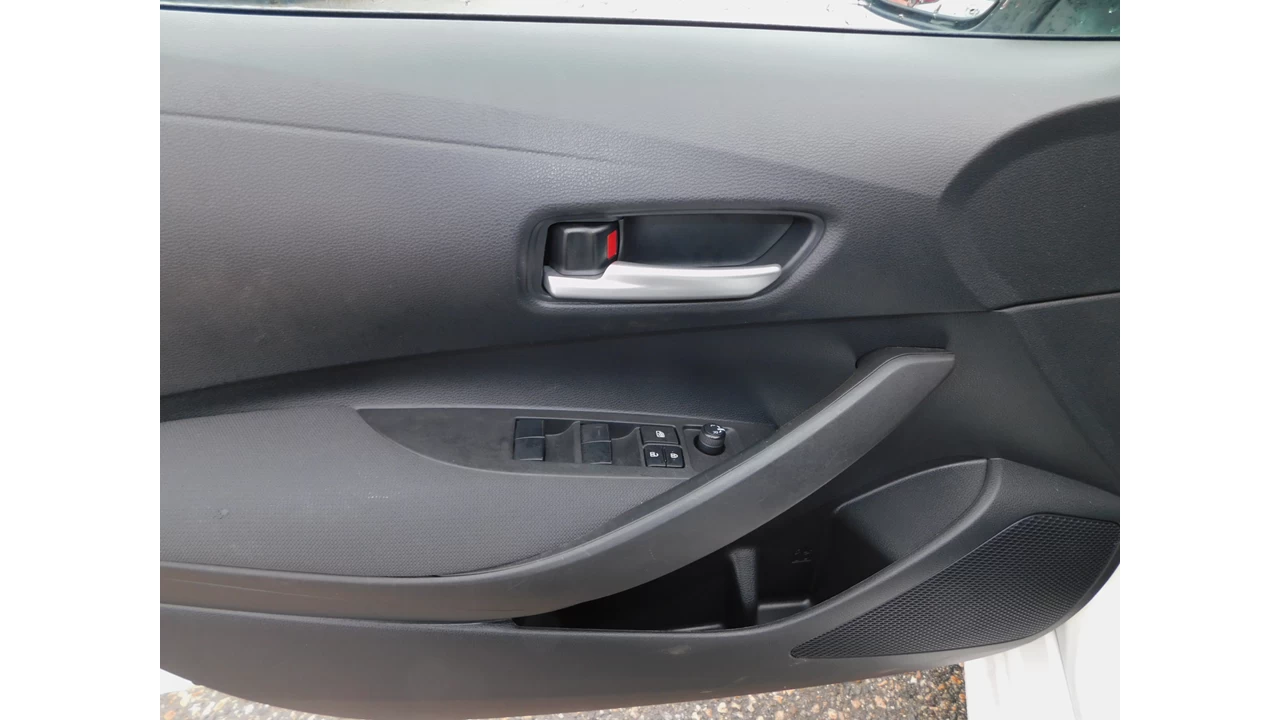 2021 Toyota Corolla LE Main Image