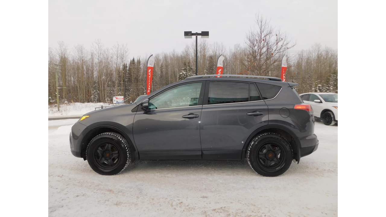 2017 Toyota RAV4 XLE Image principale
