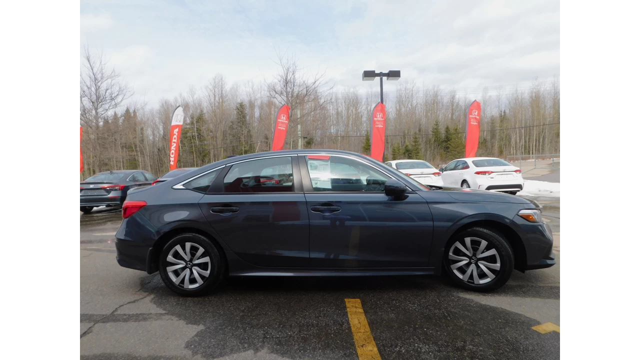 2024 Honda Civic LX-B Image principale