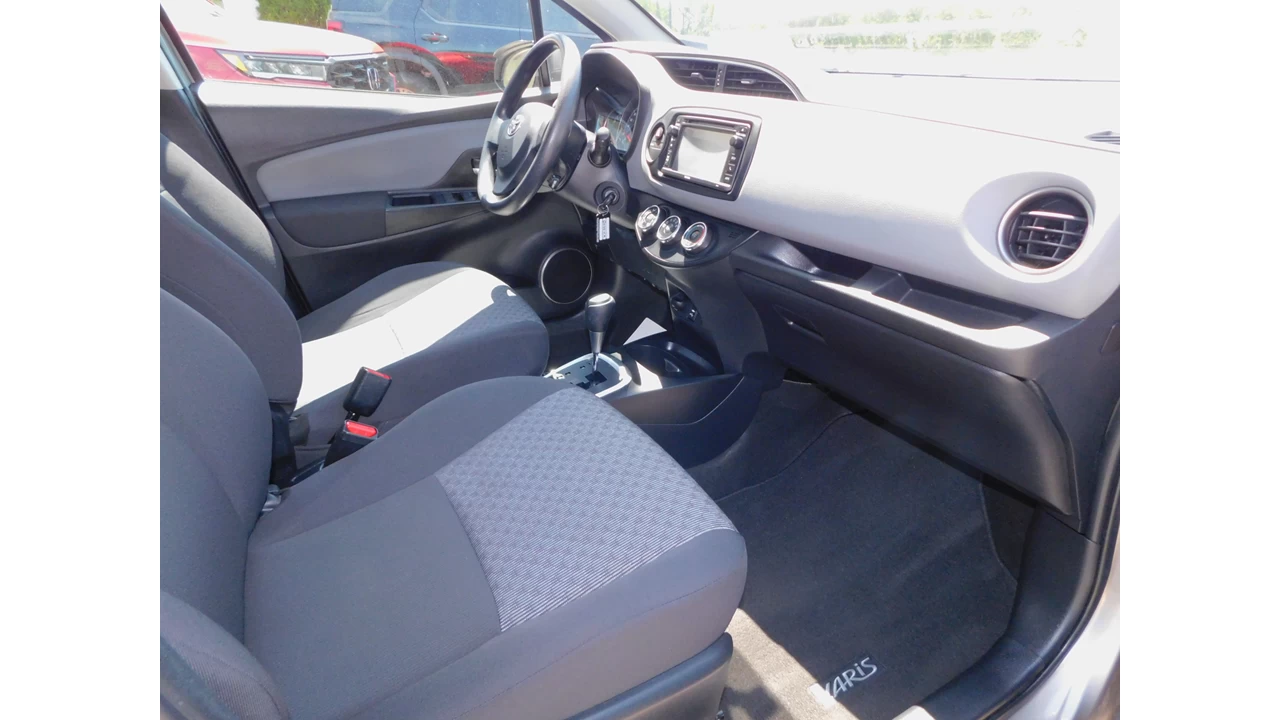 2015 Toyota Yaris LE/SE Image principale