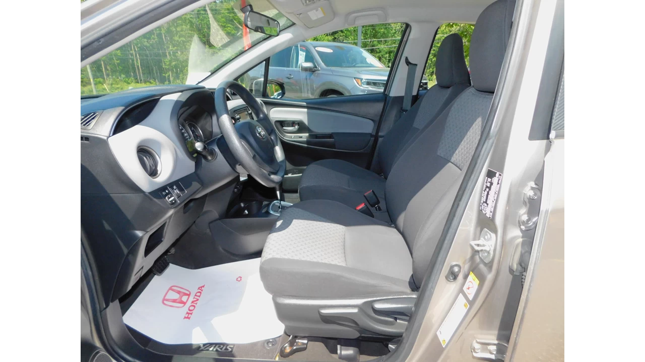 2015 Toyota Yaris LE/SE Image principale