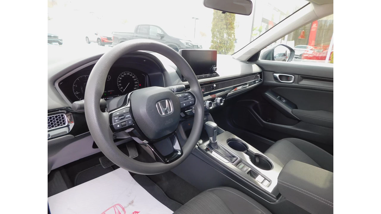 2024 Honda Civic LX-B Image principale