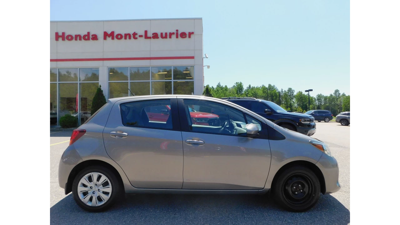 2015 Toyota Yaris LE/SE Image principale