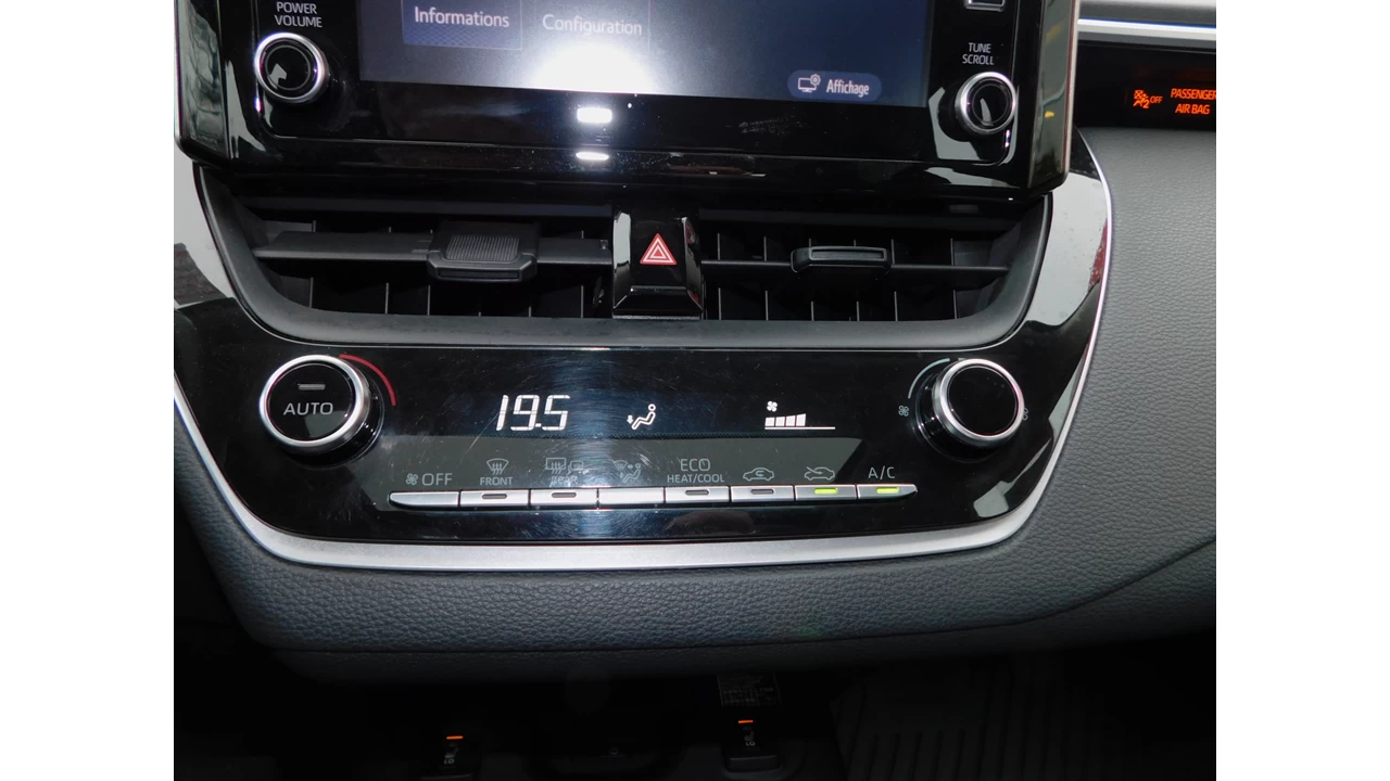 2021 Toyota Corolla LE Main Image