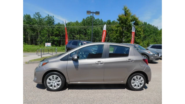 Toyota Yaris LE/SE 2015