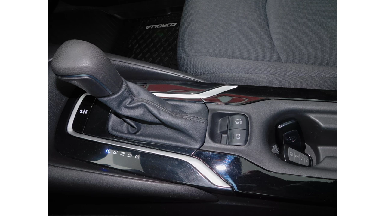2021 Toyota Corolla LE Main Image