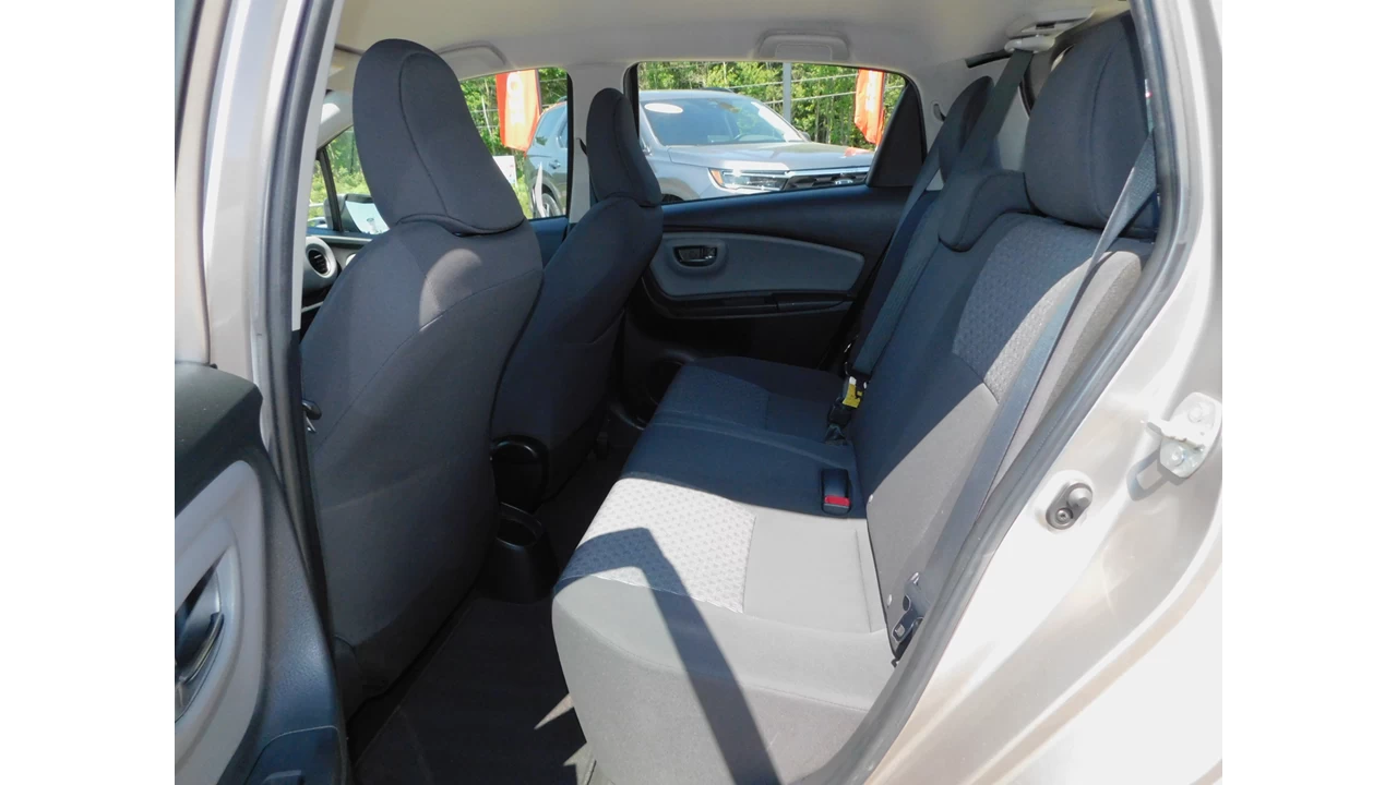 2015 Toyota Yaris LE/SE Image principale