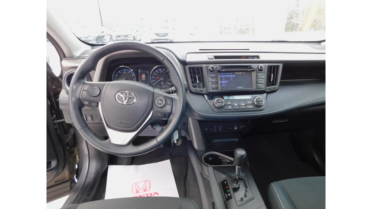 2017 Toyota RAV4 XLE Image principale