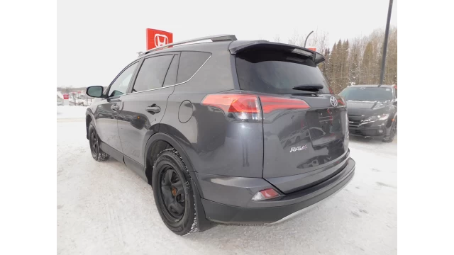 Toyota RAV4 XLE 2017