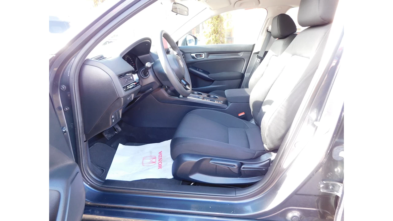 2024 Honda Civic LX-B Image principale