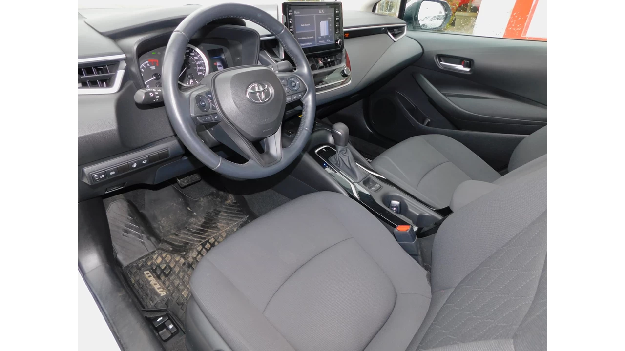 2021 Toyota Corolla LE Main Image